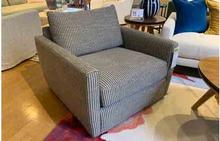 Carmet Swivel Chair in Bishop