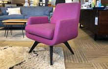Marshall Swivel Chair in Pink