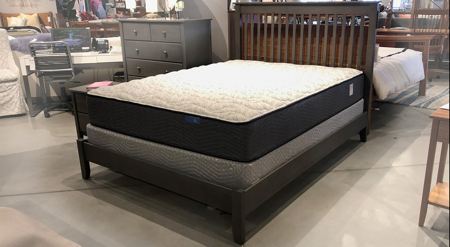 Rossport Queen Spindle Bed