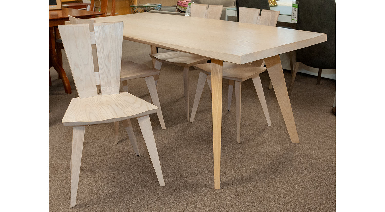 Axis Table and 4 Chairs