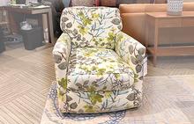 Piper Swivel Chair in Pepi Pear