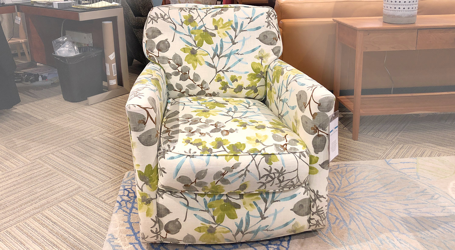 Piper Swivel Chair in Pepi Pear