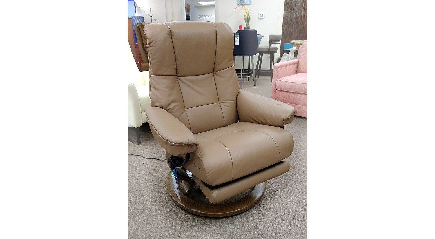 Mayfair Stressless Recliner Medium in Paloma Funghi