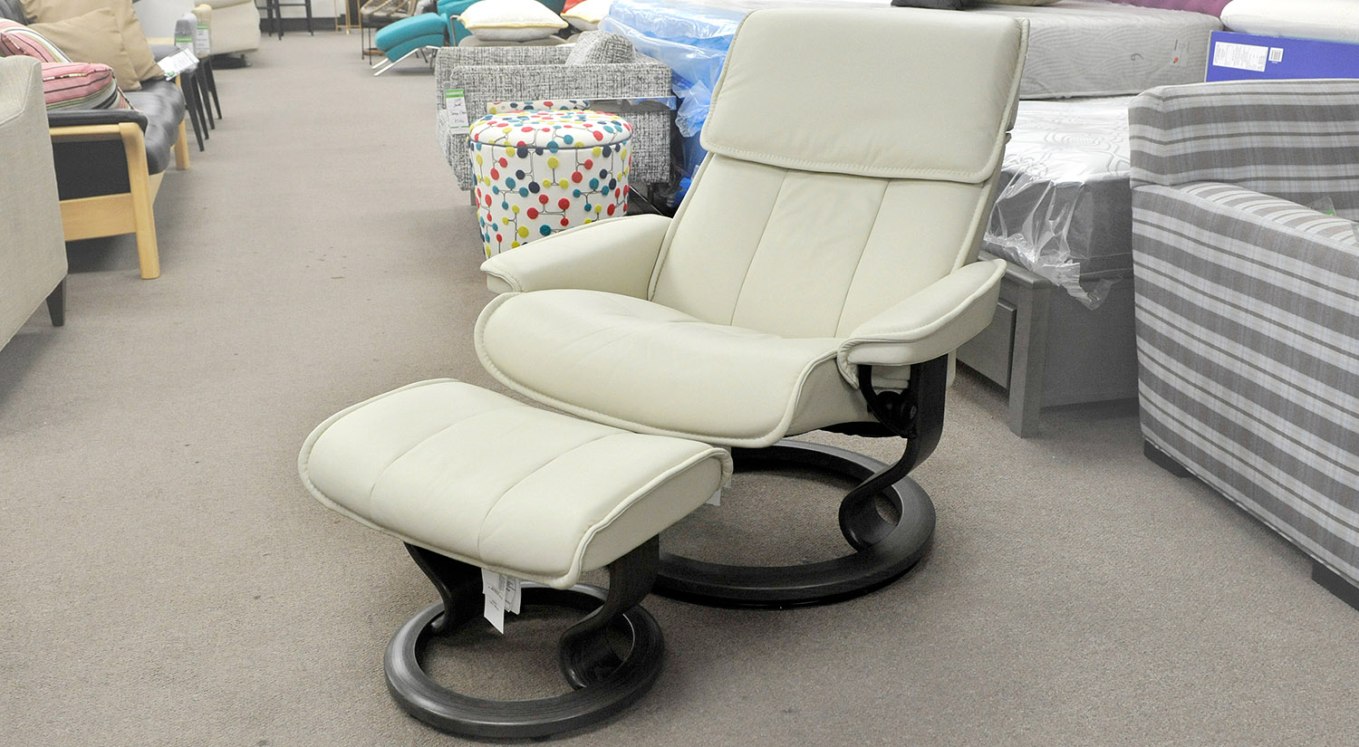Circle Furniture Admiral Stressless Large Chair In Cream