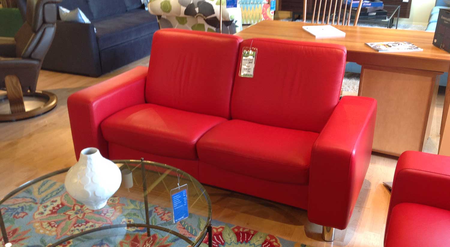 Space Stressless Red Lowback Loveseat