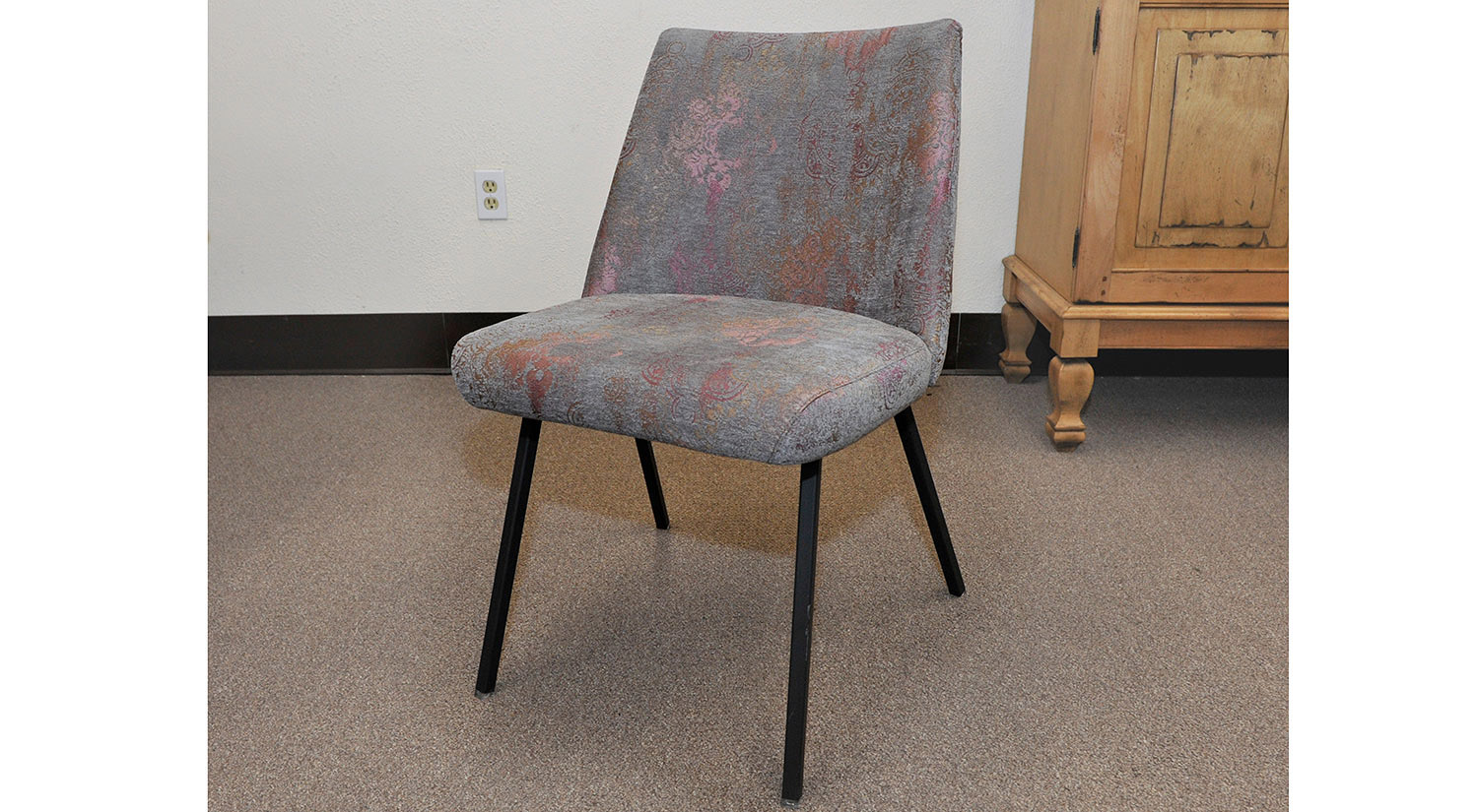 Lola Chair in Patras Lushberry