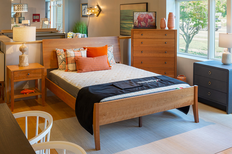 Magniflex mattress in wood platform bed frame